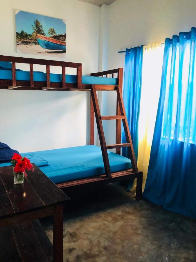 Tres Islas Hostel General Luna  Zewnętrze zdjęcie